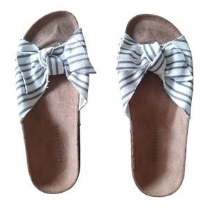 Aeropostale Women's Black and White Striped Bow Sandals